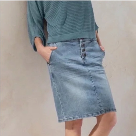 PrAna Y2K Aubrey Denim Mini Skirt Light Wash with Back Slit - Picture 2 of 7